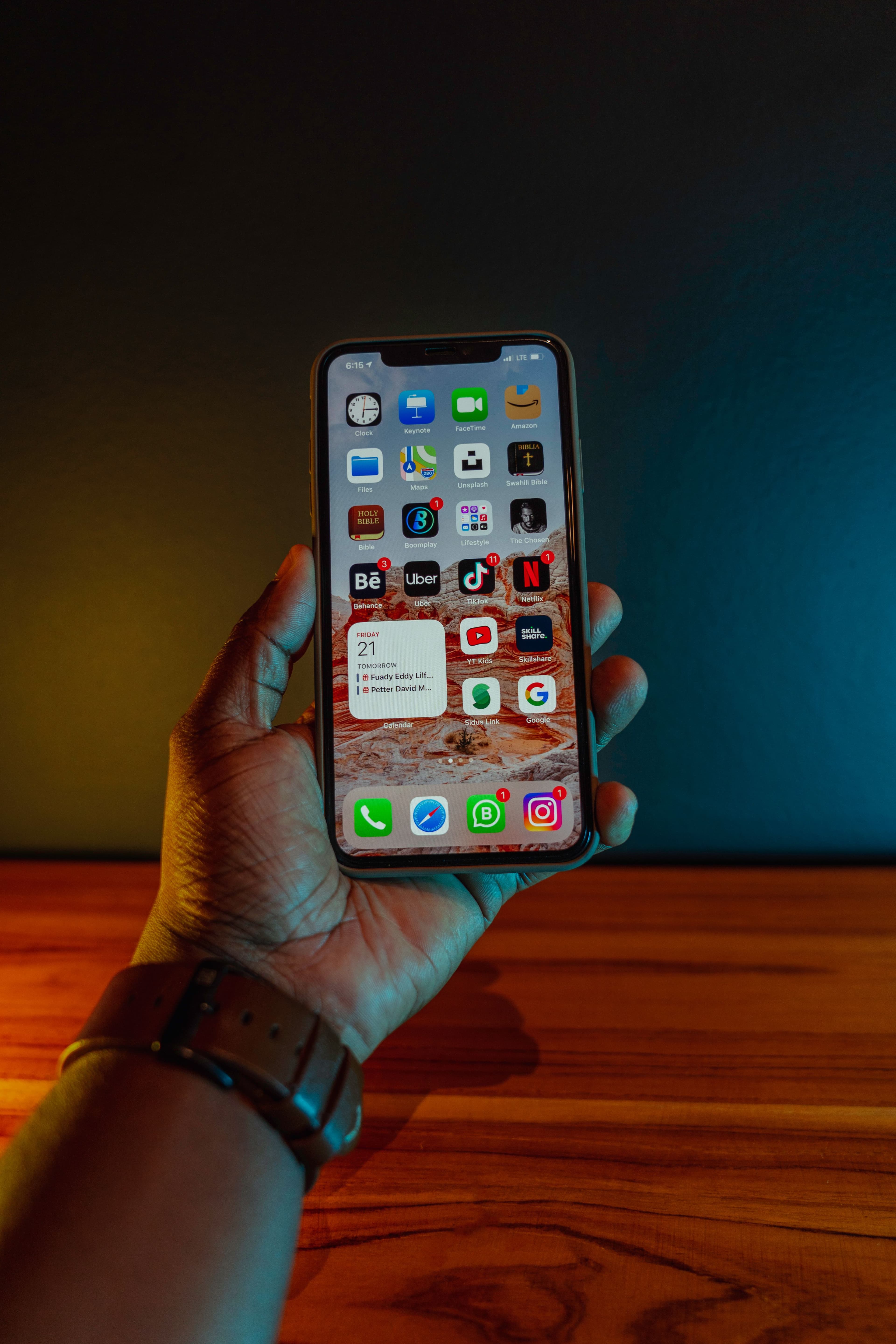 SECOND-HAND iPHONES